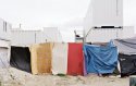 Vue sur le Centre d'Accueil Provisoire depuis la zone nord de la jungle de Calais