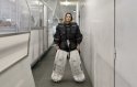 Amélie après un match de hockey sur glace, patinoire de Meyrin, Club des Patineurs de Meyrin